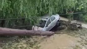 VIDEO Cod galben în Vaslui! Mașinile au fost luate de ape